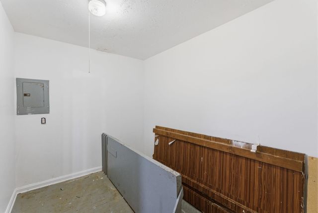 2458 W 3rd, Wichita, KS 67203