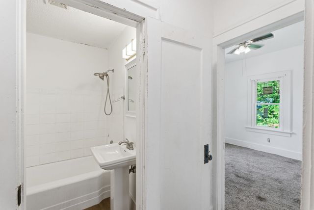 2458 W 3rd, Wichita, KS 67203