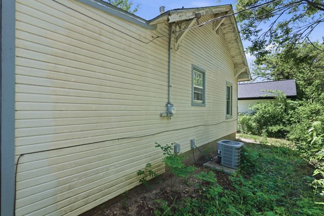 2458 W 3rd, Wichita, KS 67203