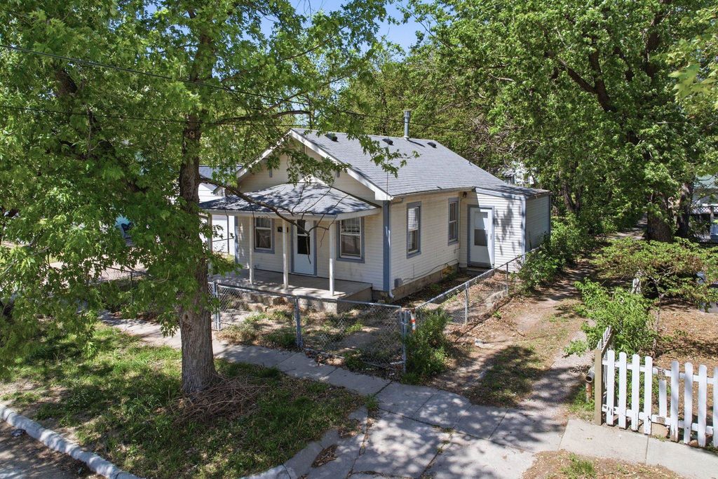 2458 W 3rd, Wichita, KS 67203