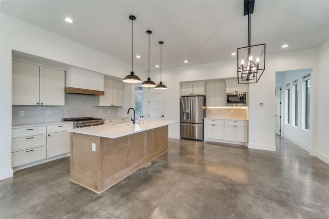 1211 Westhaven Drive, Canyon Lake, TX 78133