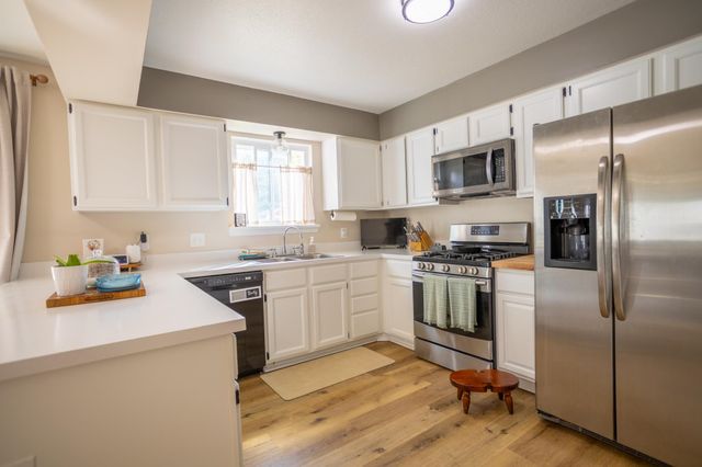 5045 Rockwood Drive, Grand Blanc, MI 48439