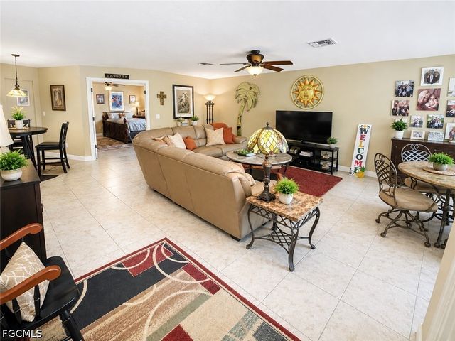 922 SE 1st PL, Cape Coral, FL 33990