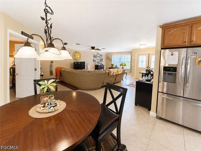 922 SE 1st PL, Cape Coral, FL 33990