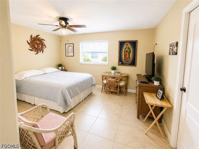 922 SE 1st PL, Cape Coral, FL 33990