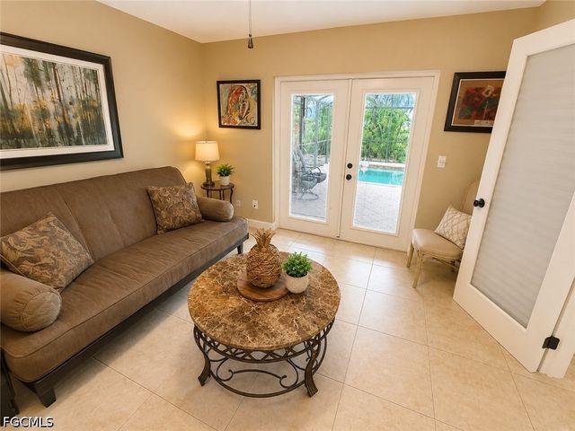 922 SE 1st PL, Cape Coral, FL 33990