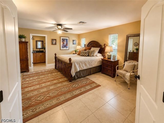 922 SE 1st PL, Cape Coral, FL 33990