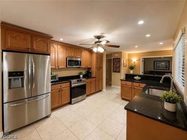 922 SE 1st PL, Cape Coral, FL 33990
