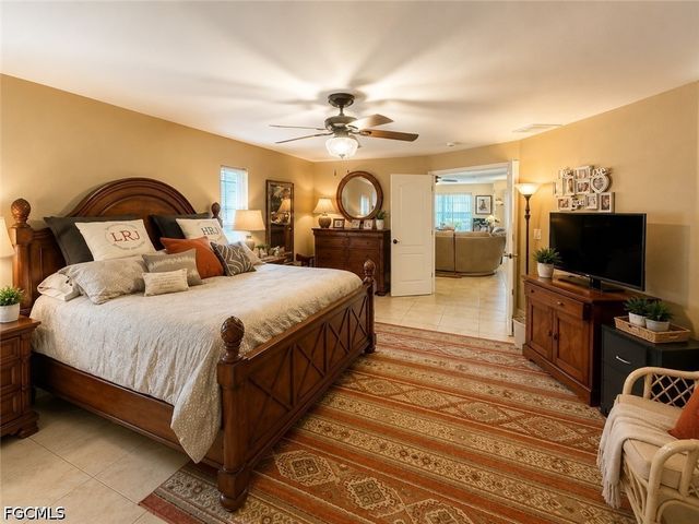 922 SE 1st PL, Cape Coral, FL 33990