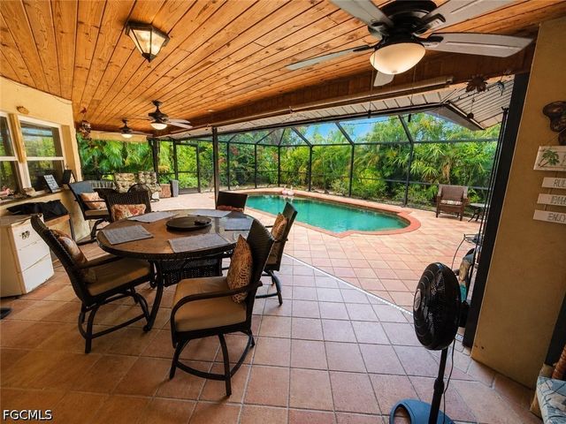 922 SE 1st PL, Cape Coral, FL 33990