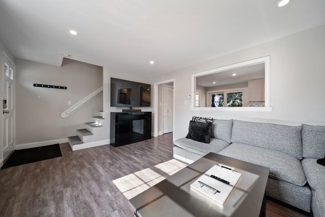 140 Old Ferry Rd M, Haverhill, MA 01830