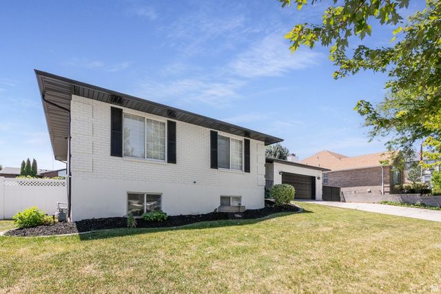 3063 W HOLDERSHILL LN, Taylorsville, UT 84129