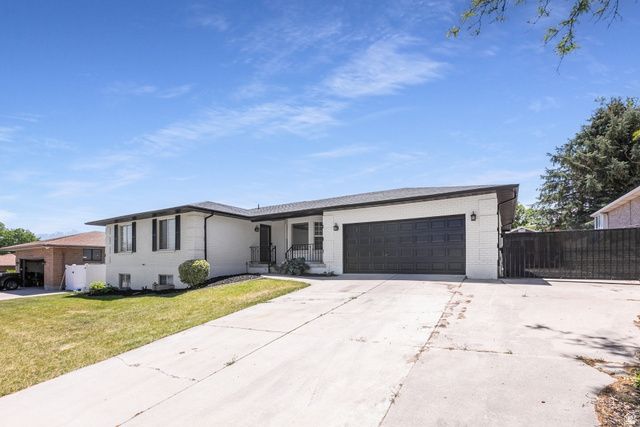 3063 W HOLDERSHILL LN, Taylorsville, UT 84129