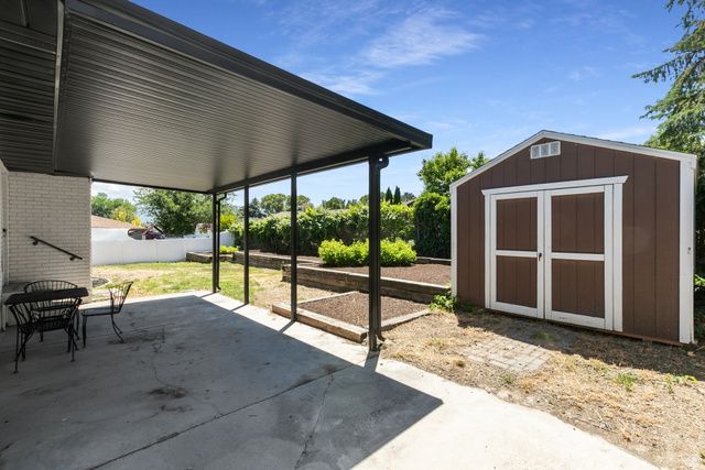 3063 W HOLDERSHILL LN, Taylorsville, UT 84129