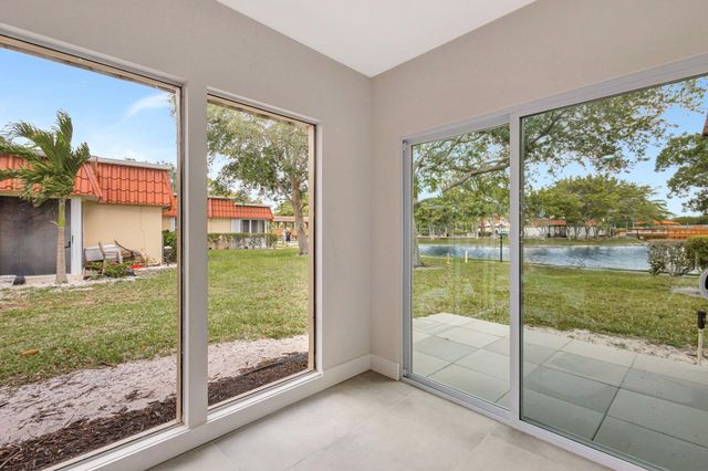 733 Nantucket Circle, Lake Worth, FL 33467