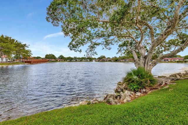 733 Nantucket Circle, Lake Worth, FL 33467