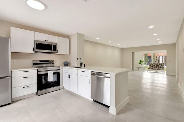733 Nantucket Circle, Lake Worth, FL 33467