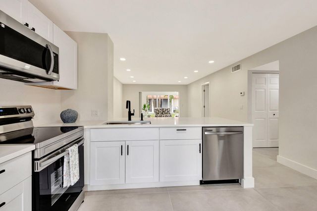 733 Nantucket Circle, Lake Worth, FL 33467