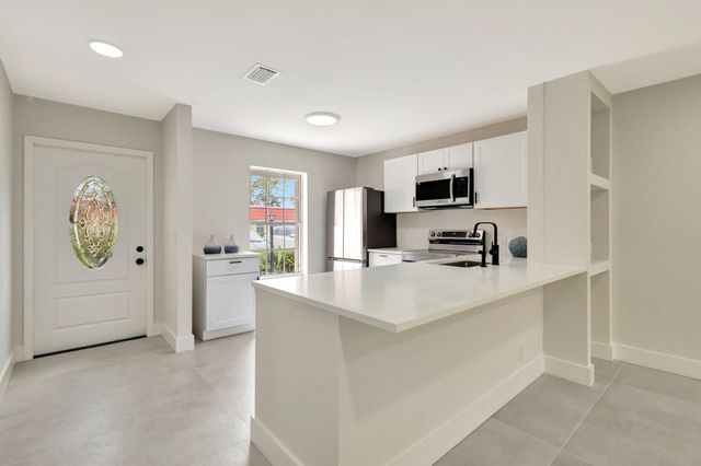733 Nantucket Circle, Lake Worth, FL 33467