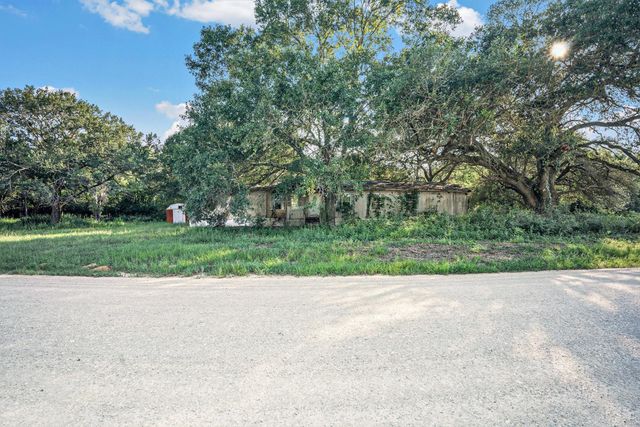 247 Schultz Road S, Sealy, TX 77474