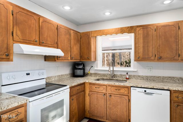 108 Saratoga Circle, Elizabethton, TN 37643