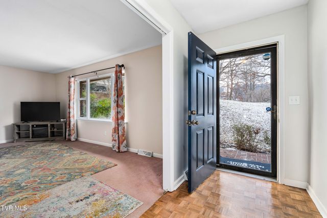 108 Saratoga Circle, Elizabethton, TN 37643