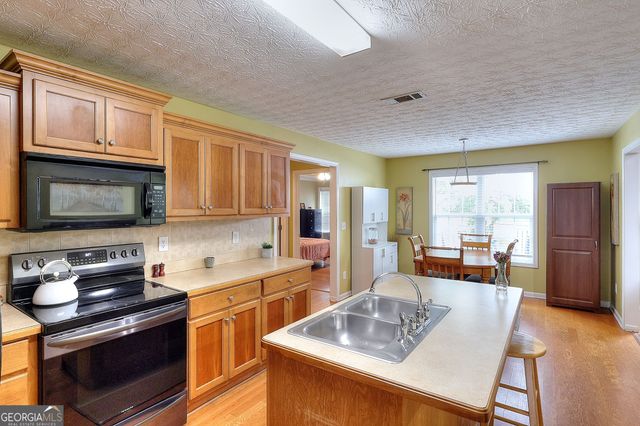 1106 Caroline Court, Loganville, GA 30052