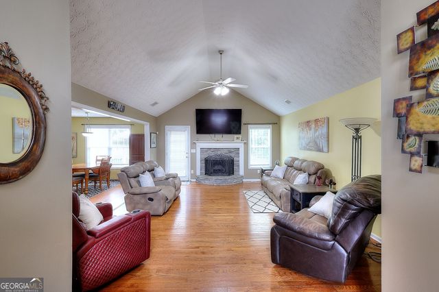 1106 Caroline Court, Loganville, GA 30052