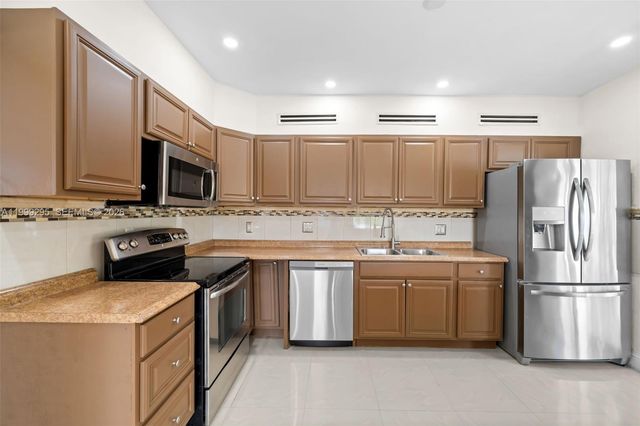 261 188th St 261, Sunny Isles Beach, FL 33160