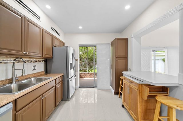 261 188th St 261, Sunny Isles Beach, FL 33160