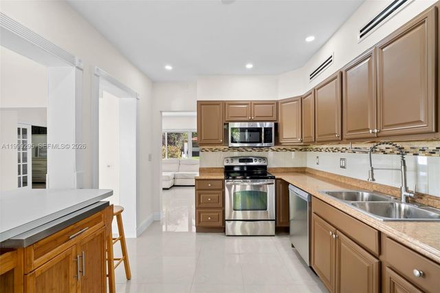 261 188th St 261, Sunny Isles Beach, FL 33160