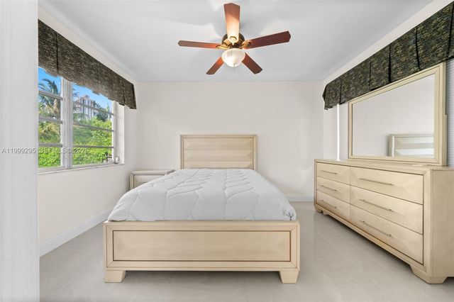 261 188th St 261, Sunny Isles Beach, FL 33160