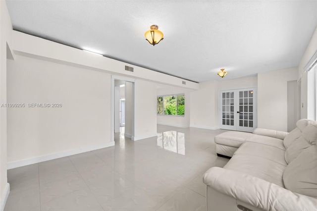 261 188th St 261, Sunny Isles Beach, FL 33160