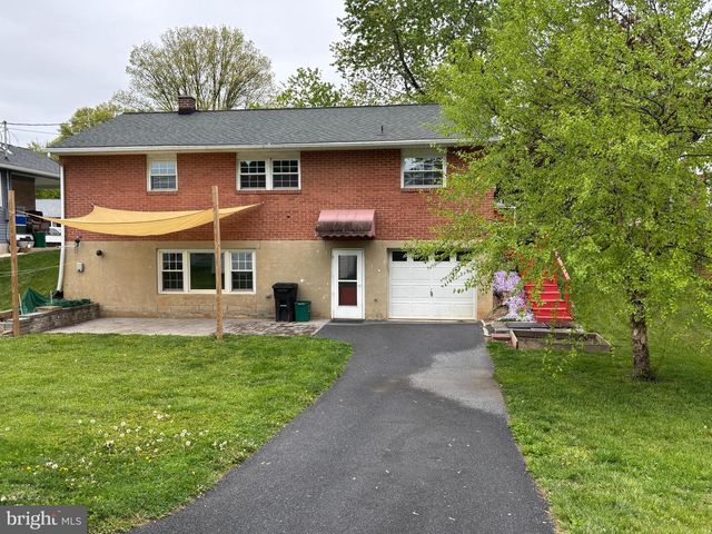 214 ZIEGLER ST, Mount Joy, PA 17552