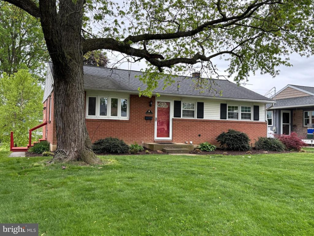 214 ZIEGLER ST, Mount Joy, PA 17552