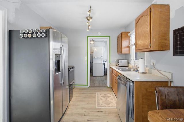 28642 7 Mile Road, Livonia, MI 48152