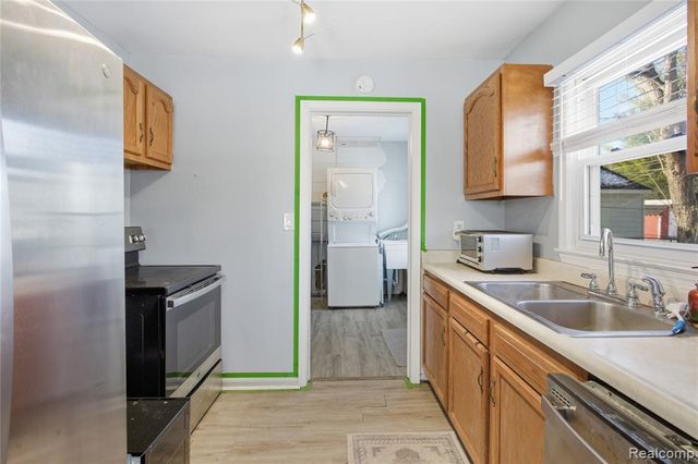 28642 7 Mile Road, Livonia, MI 48152