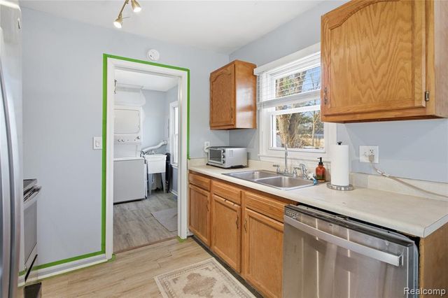 28642 7 Mile Road, Livonia, MI 48152