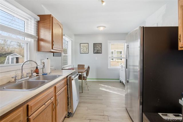 28642 7 Mile Road, Livonia, MI 48152