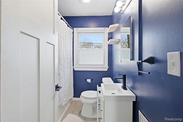 28642 7 Mile Road, Livonia, MI 48152