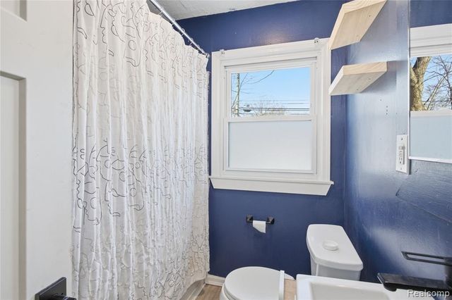 28642 7 Mile Road, Livonia, MI 48152