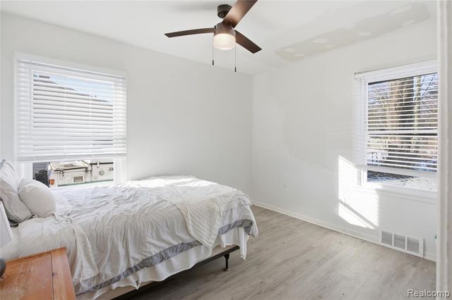 28642 7 Mile Road, Livonia, MI 48152