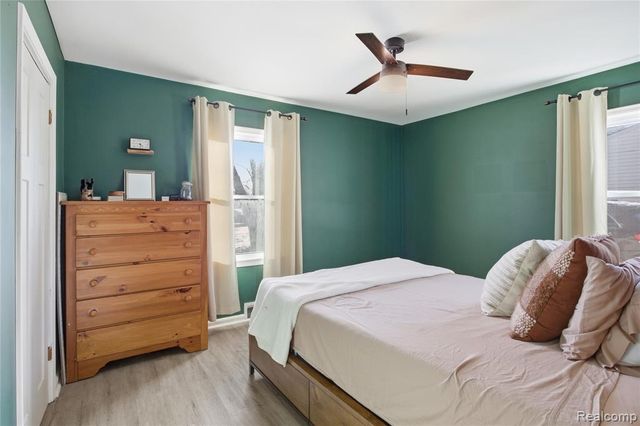 28642 7 Mile Road, Livonia, MI 48152