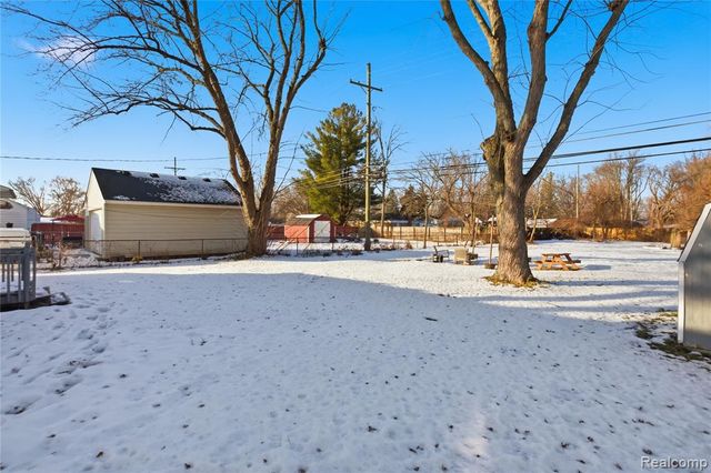 28642 7 Mile Road, Livonia, MI 48152