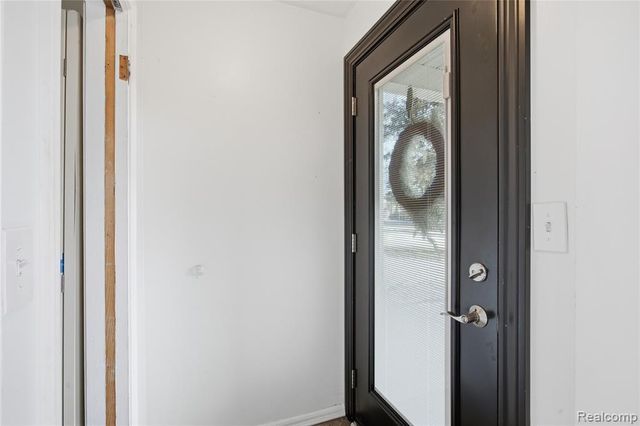 28642 7 Mile Road, Livonia, MI 48152