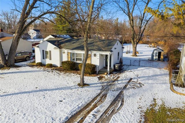 28642 7 Mile Road, Livonia, MI 48152