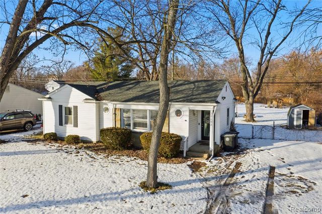 28642 7 Mile Road, Livonia, MI 48152