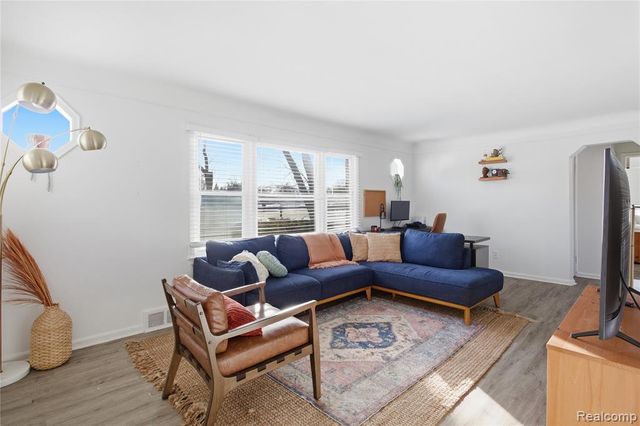 28642 7 Mile Road, Livonia, MI 48152