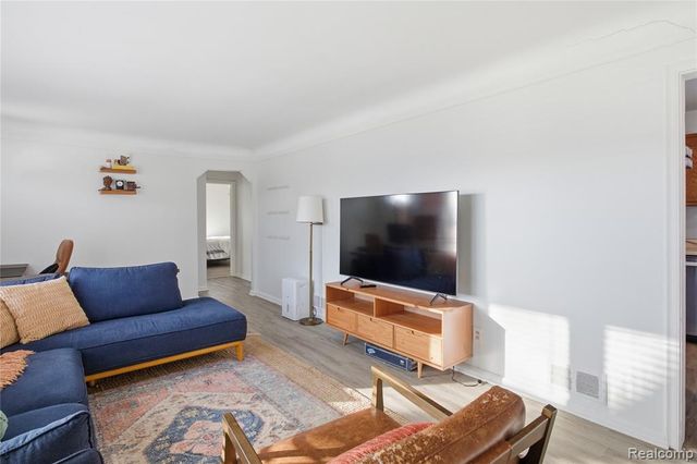 28642 7 Mile Road, Livonia, MI 48152