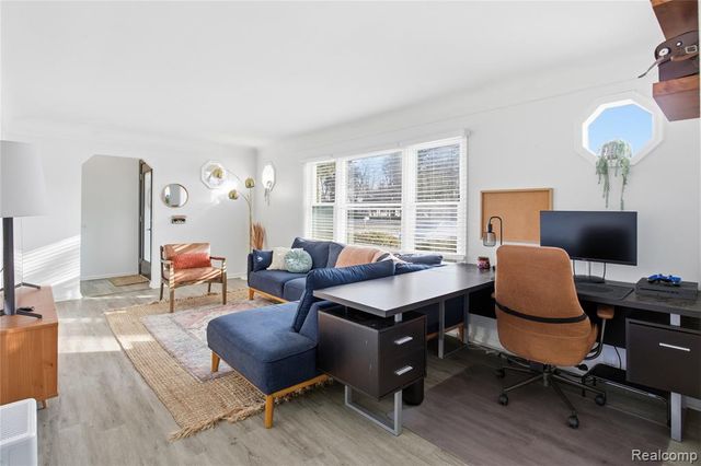 28642 7 Mile Road, Livonia, MI 48152